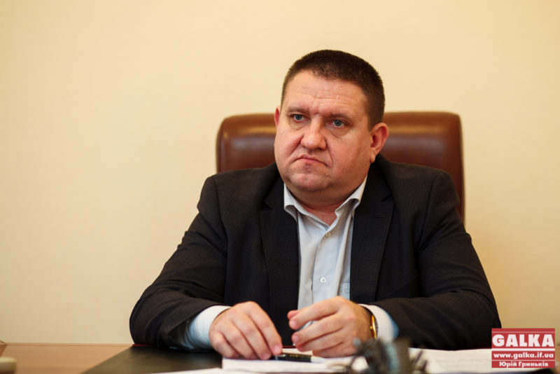 Комунальний віце-мер Руслан Гайда нагадав, що ремонт Набережної співфінансували місто та область
