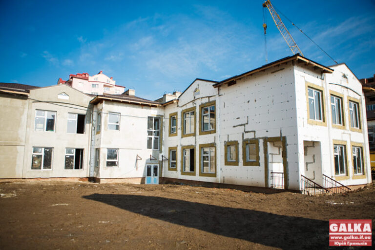 Шахраї за гроші записують до неіснуючої черги в новий дитсадок на Пасічній
