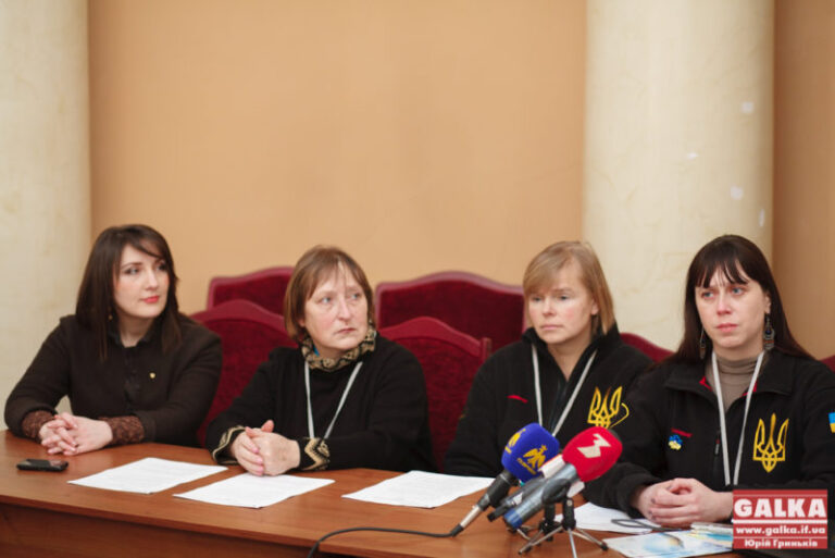 Харківські волонтери розповіли франківцям про те, як допомагають біженцям (ФОТО)
