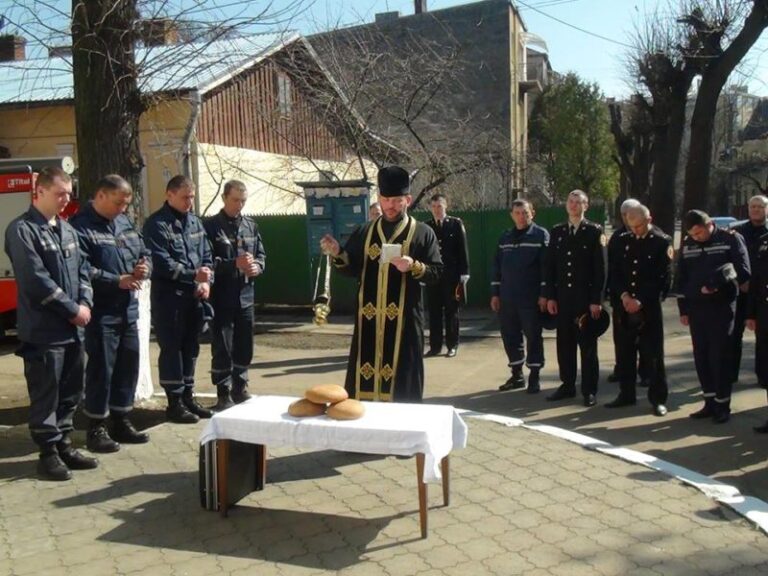 У Франківську вшанували рятувальників, загиблих під час гасіння пожежі на Північному бульварі 12 років тому