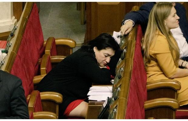 В неділю Україна повернеться до зимового часу
