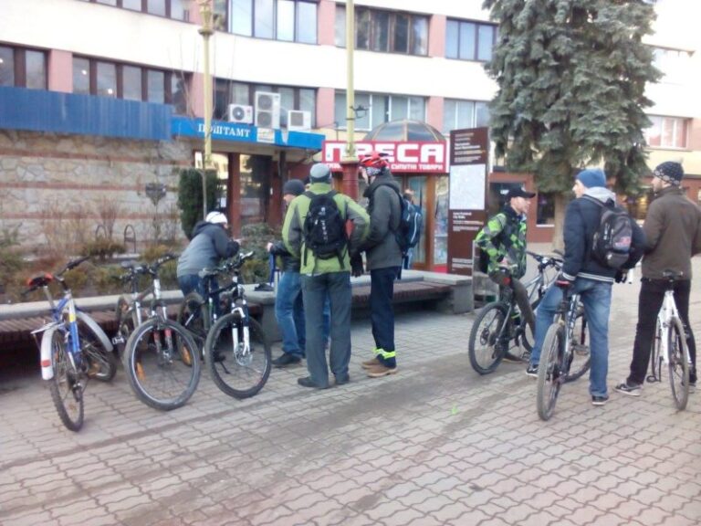 Велосипедом – на роботу: іванофранківці долучилися до міжнародної акції (ФОТО)