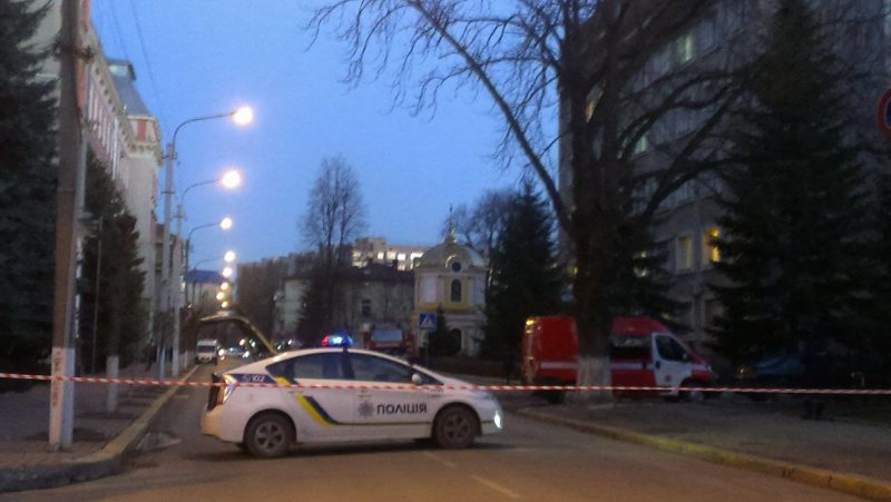 Вулиця Сахарова перекрита – шукають бомбу в офісі Нацполіції (ФОТО)