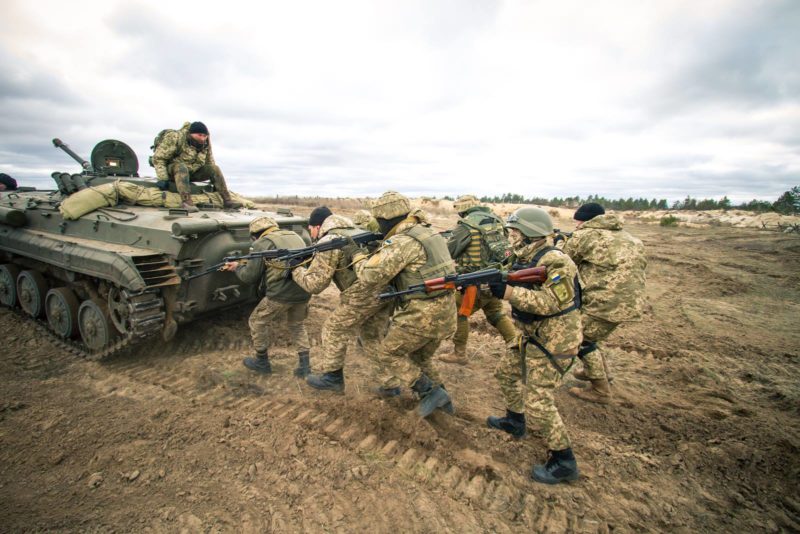 Робота на полігоні: в мережі з’явилися ефектні світлини бойових тренувань 10-ої гірсько-штурмової бригади (ФОТО)