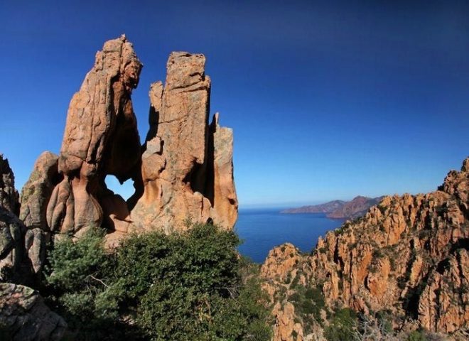 Червоні скелі, Корсика