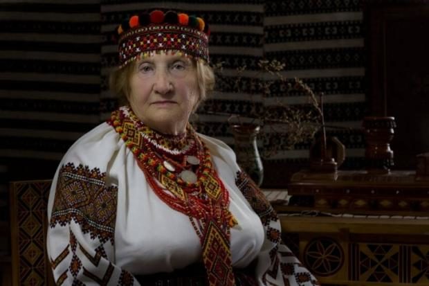Фото прикарпатської літньої майстрині потрапило в проект “Листи на фронт” (ФОТО)