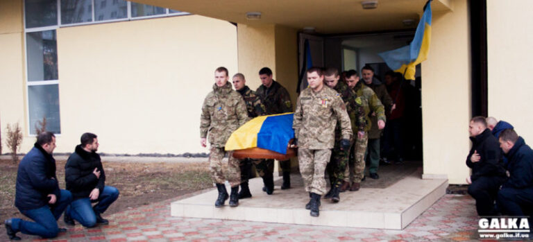 У Івано-Франківську попрощалися із Героєм, який загинув на російсько-українській війні (ФОТО)