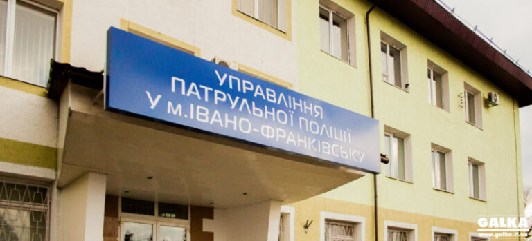Патрульні евакуювала автівку чергового порушника (ФОТО)