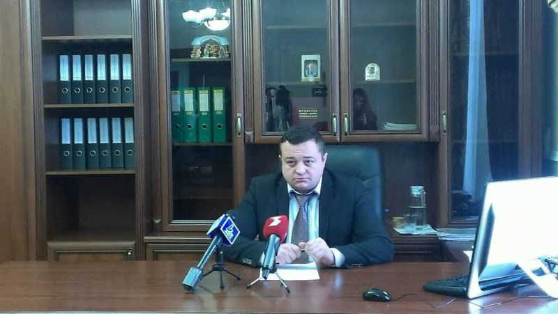 В управлінні юстиції обіцяють звільнити працівника, якого затримали на хабарі