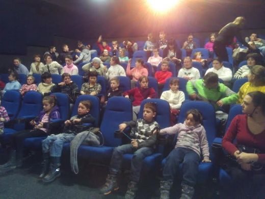 Благодійники для маленьких малозабезпечених прикарпатців організували похід в кіно