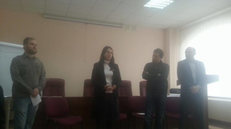 У Франківську нардепи вчать вирішувати місцеві проблеми через “мозковий штурм”
