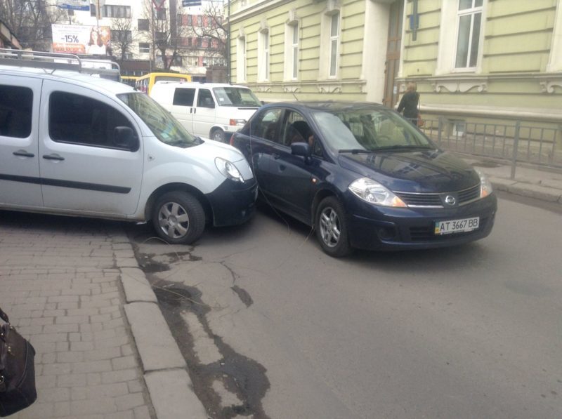 У центрі міста ДТП, рух по Чорновола ускладений (ФОТО)