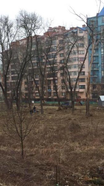 Франківський забудовник поскаржився в поліцію на незрозумілі роботи на спірній з владою ділянці