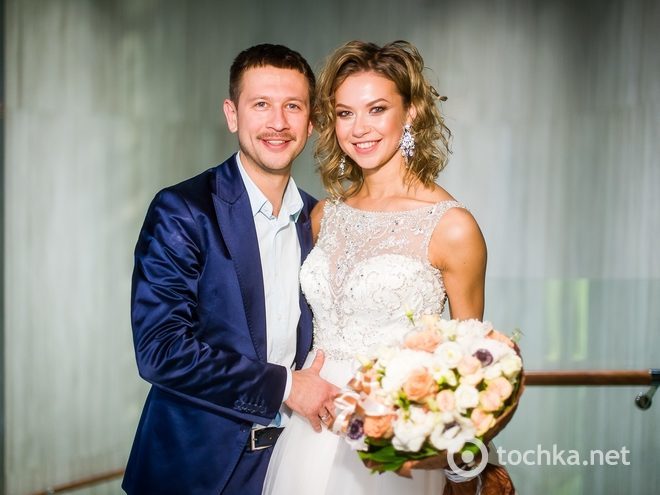 Дружина Ступки, попри обіцянки, знову знялася в еротичній фотосесії (ФОТО)