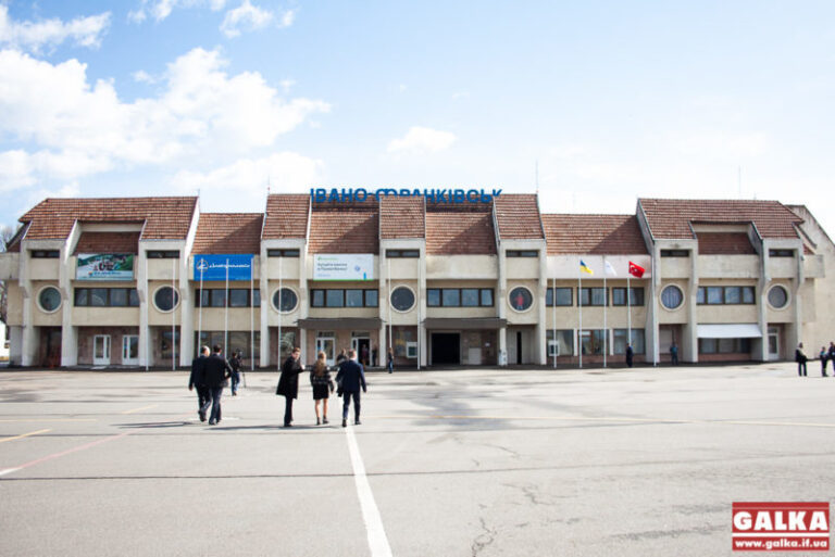 Франківський аеропорт демонструє спад пасажиропотоку (ІНФОГРАФІКА)