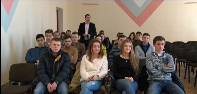 Патрульні Франківська налагоджують стосунки з молоддю (ВІДЕО)