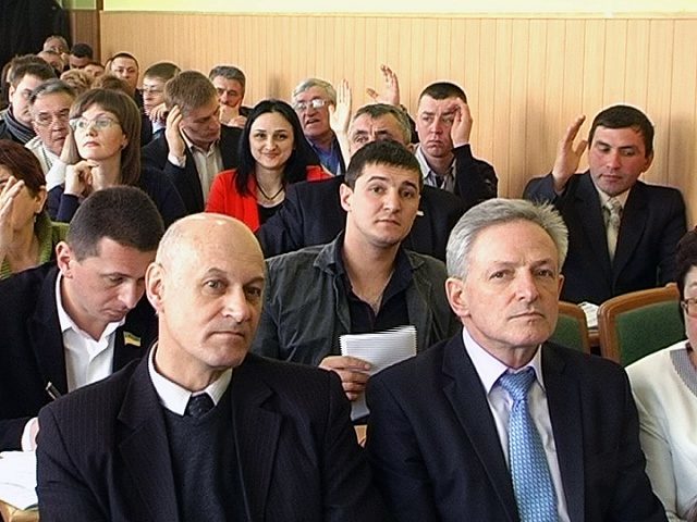 Для прикарпатських депутатів у залі засідань встановили майже півстотні крісел (ВІДЕО)