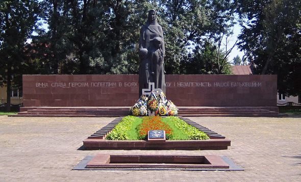 Стела біля Вічного вогню може обвалитися на скейтерів, – Микула