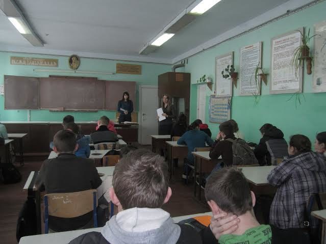 Старшокласникам розповіли, чому ВІЛ/CНІД їх також стосується