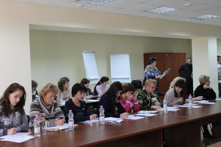 Медиків  вчать переконувати прикарпатців вакцинуватися