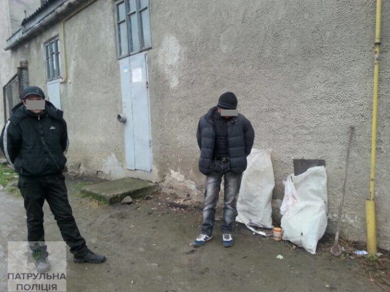 У Франківську патрульні затримали крадіїв металобрухту