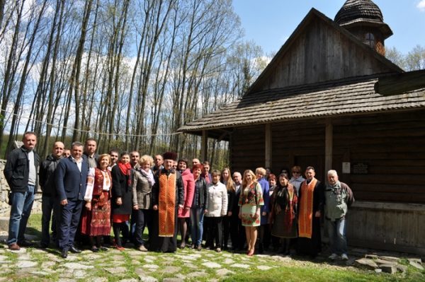 Галичанам показали унікальну колекцію старовинних церковних речей