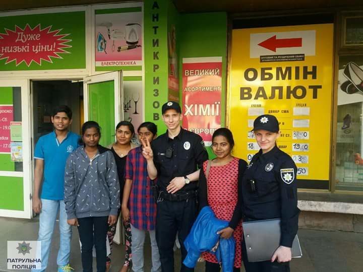 Франківські полісмени допомогли іноземній студентці знайти телефон