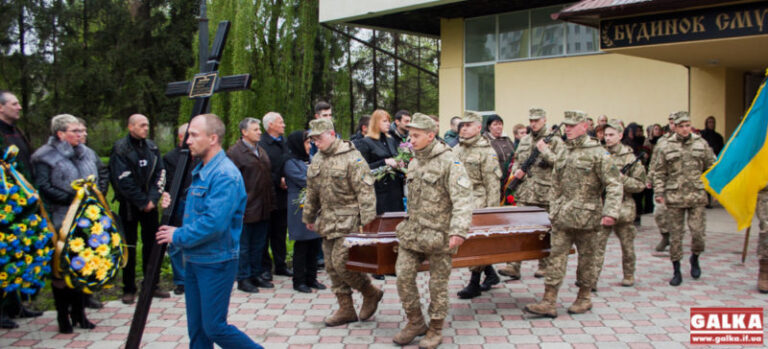 У Франківську віддали останню шану воїну АТО Андрію Бистрову (ФОТО)