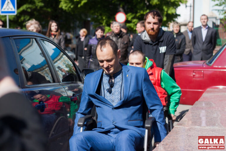 Марцінків з чиновниками знову сяде в інвалідний візок