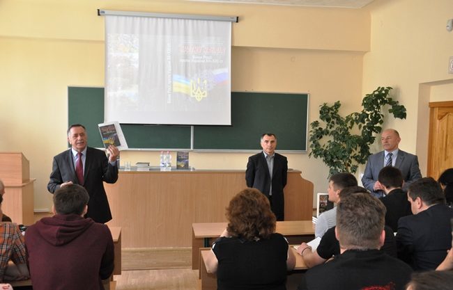 Книгу про війну Росії проти України презентували у Франківську