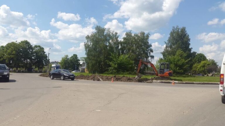 У Франківську облаштовують кільце, де часто траплялися аварії (ФОТО)