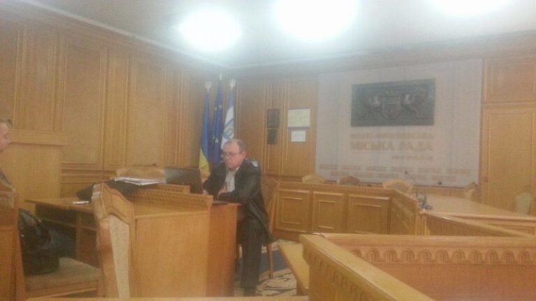 У Франківську визначать операторів та облаштують паркувальні зони