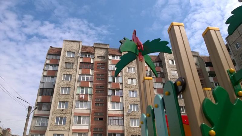 Франківці створили петицію, щоб оновити дитячий майданчик