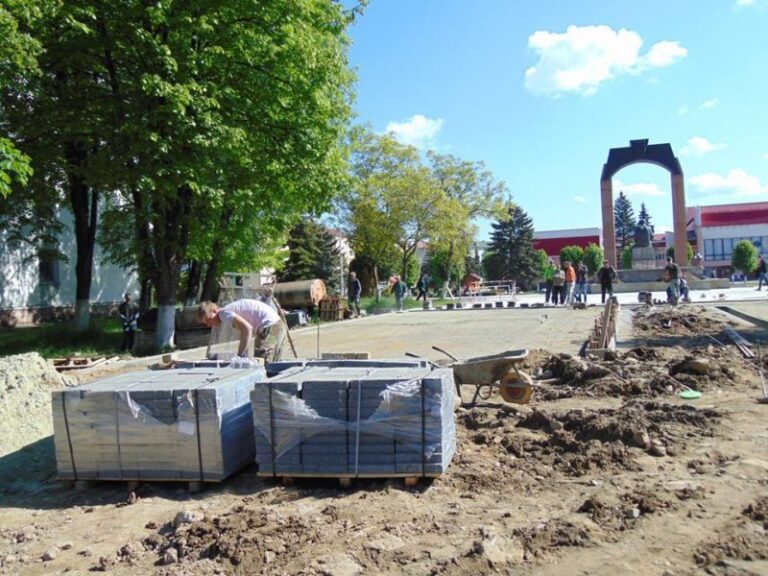 У Долині активно облаштовують Медову алею