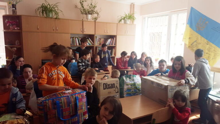 З Італії соціально незахищеним юним прикарпатцям передали гостинці