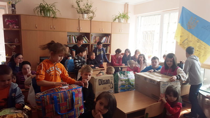 З Італії соціально незахищеним юним прикарпатцям передали гостинці