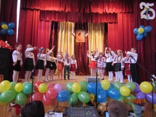 Прикарпатському освітньому закладу подарували проектор та пральну машинку (ФОТО)