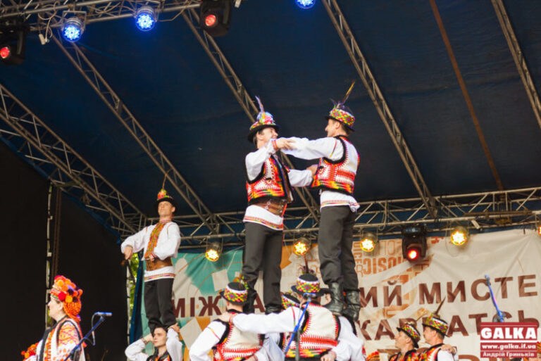 Під час масштабного фестивалю у Франківську розважатимуть дітей-сиріт