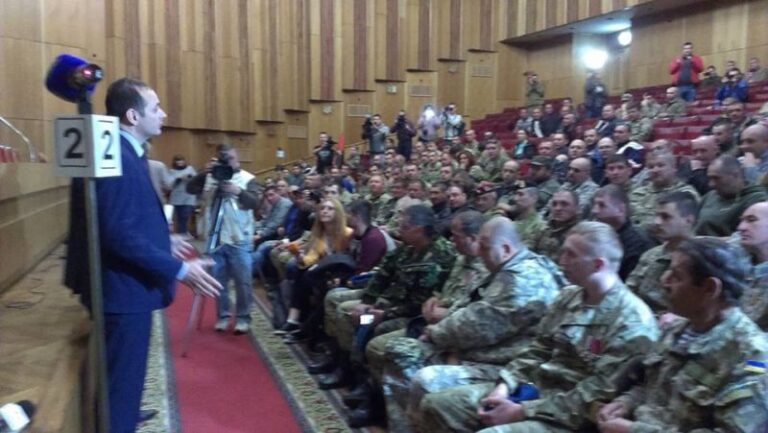 Міська влада прийняла вимоги учасників АТО, які вийшли на мітинг (ФОТО)