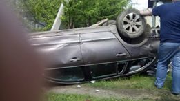 Рятувальники розповіли подробиці ДТП в Долині, в якій перекинувся легковик (ФОТО)