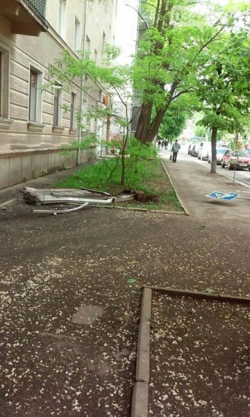 У центрі міста маршрутка трощила все на своєму шляху бо відмовили гальма (ФОТО)