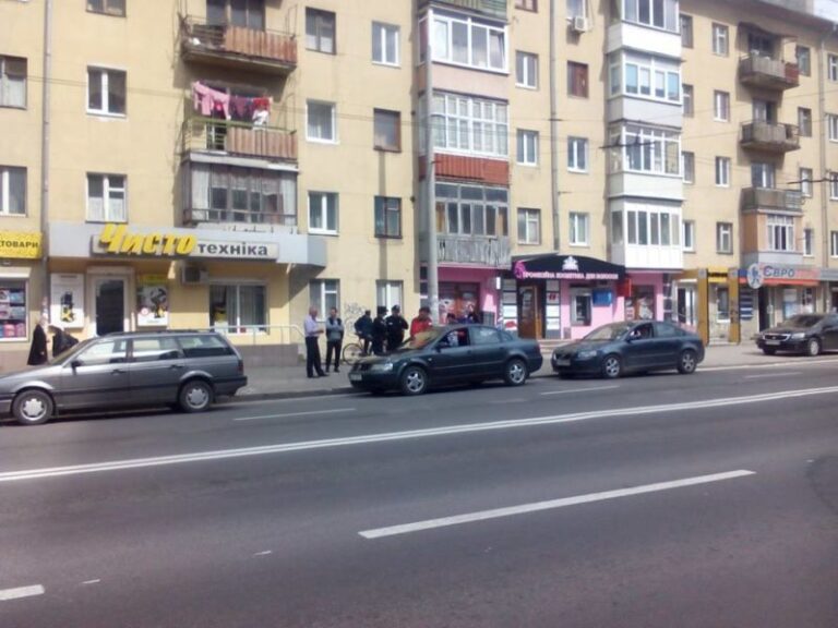 На Галицькій машина збила школяра (ФОТО)
