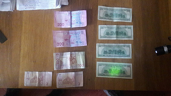 На Прикарпатті  затримано лікаря, який вимагав хабар у молодого батька