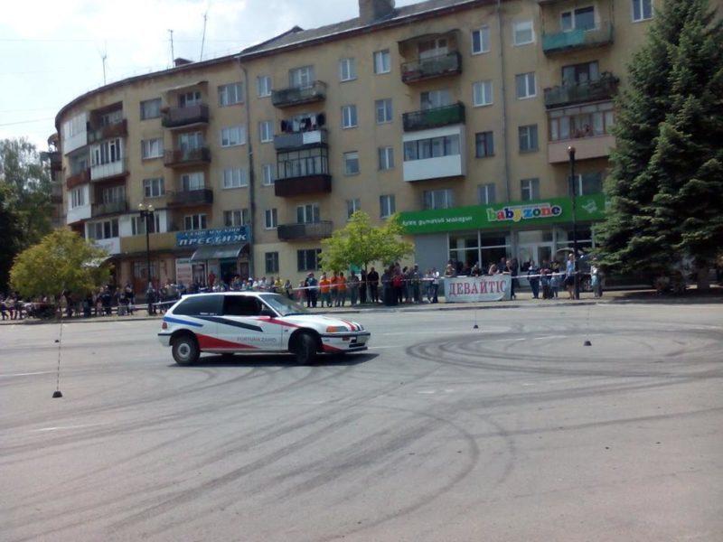 До Івано-Франківська з’їхалися найкращі автомобілісти країни, щоб позмагатися у слаломі (ФОТО, ВІДЕО)