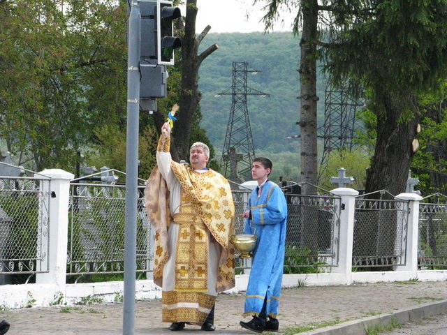 У  Ямниці освятили світлофор (ФОТО)