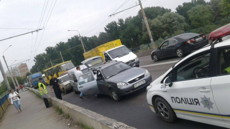 День ДТП у Франківську триває – цього разу на Пасічнянському мосту (ФОТО)