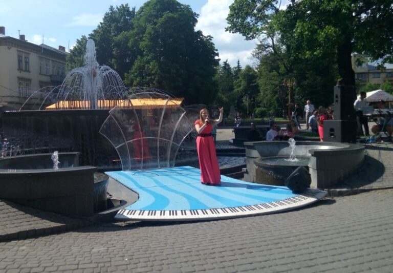 В центрі міста знову лунав «Франківський фонтан»