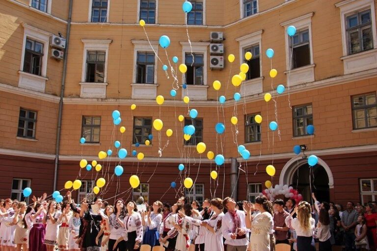 У Франківську більше півсотні випускників урочисто проголосили Клятву зубного техніка (ФОТО)