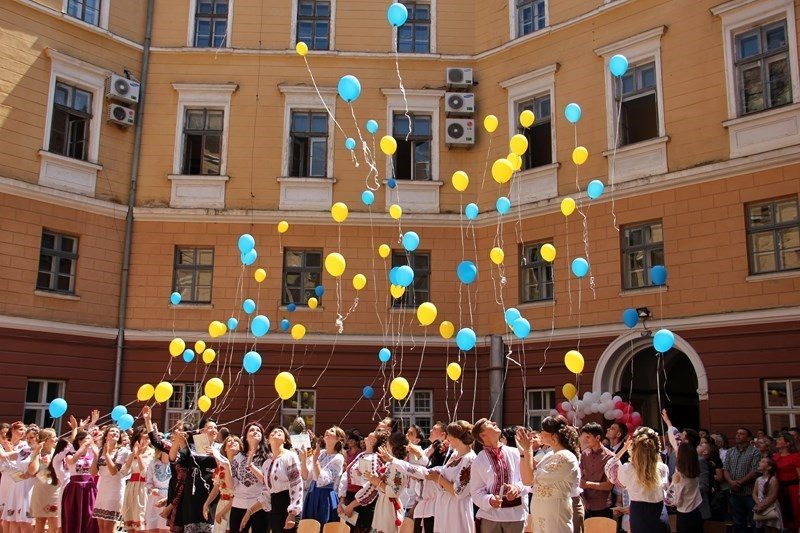 У Франківську більше півсотні випускників урочисто проголосили Клятву зубного техніка (ФОТО)