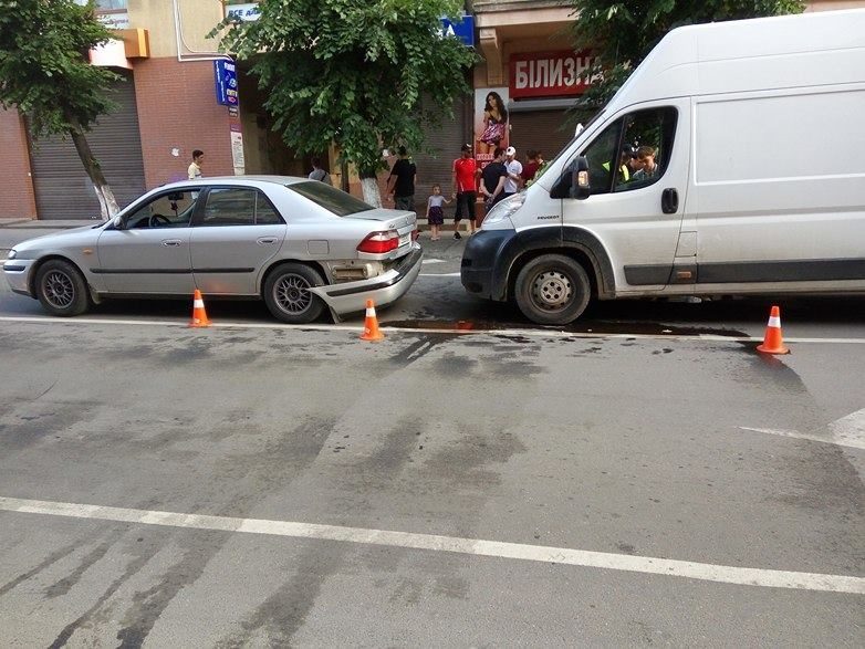 На Новгородській не розминулись легковик та мікроавтобус (ФОТО)